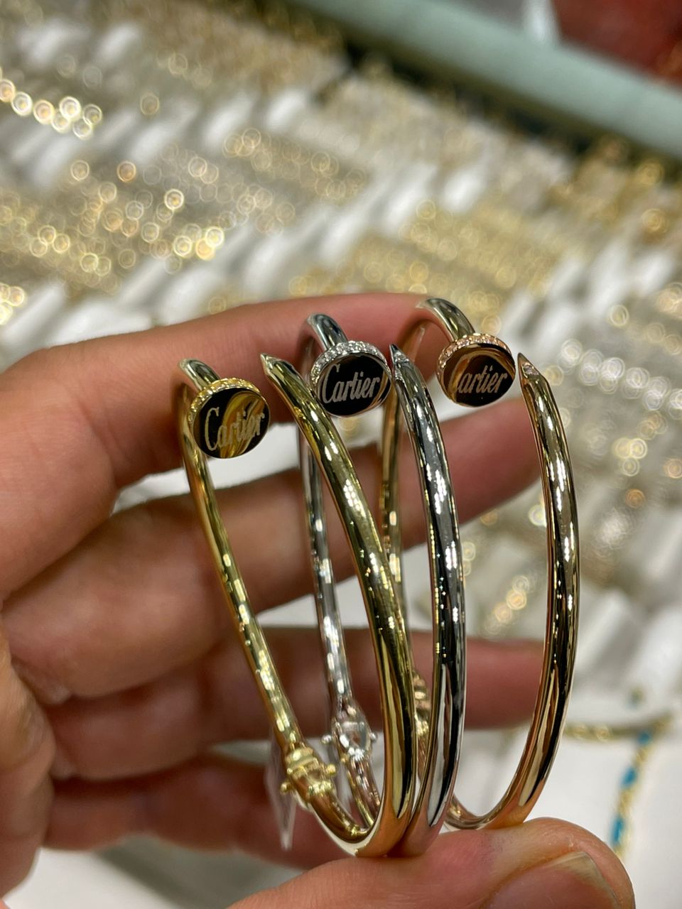 بهترین فروش طلای کم اجرت در لاهیجان طلا و جواهرات بهترین فروش طلای کم اجرت در لاهیجان طلا و جواهرات